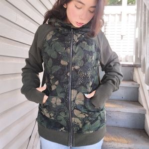 Lululemon Scuba Hoodie III (Terry)Biggie So Fly Butterfly Fatigue Green Black